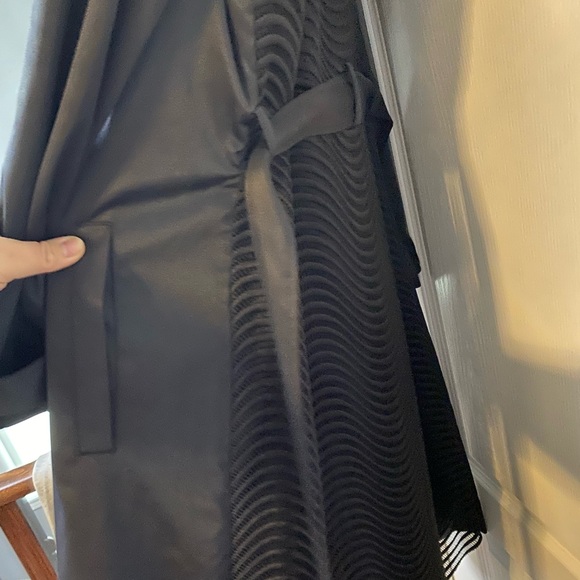 Zac Posen black trench coat, stunning detail on shoulders and the back, size L - Picture 9 of 12
